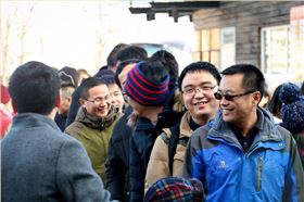 排队进入滑雪场