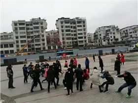 团建：拔河1